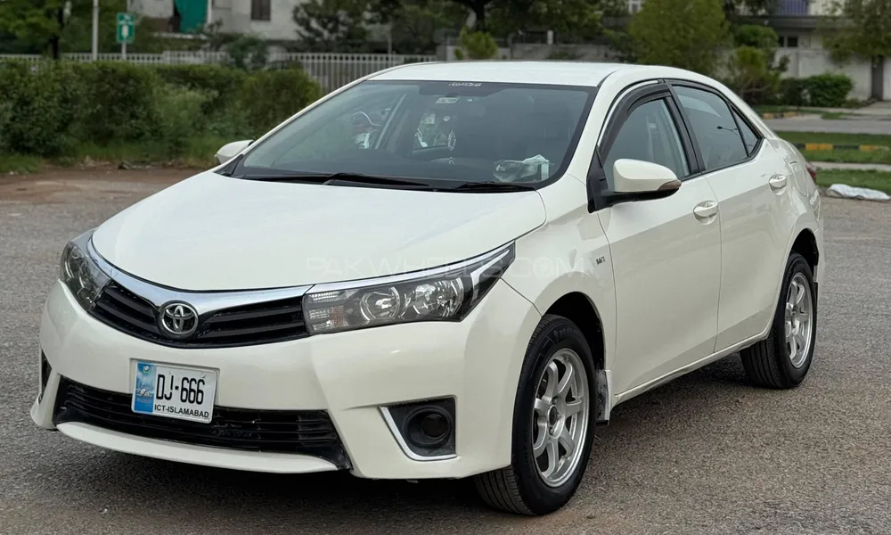 Toyota Corolla 2015 for Sale in Islamabad Image-1