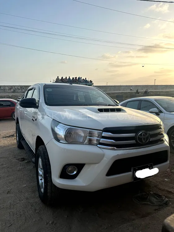 Toyota Hilux 2016 for Sale in Karachi Image-1