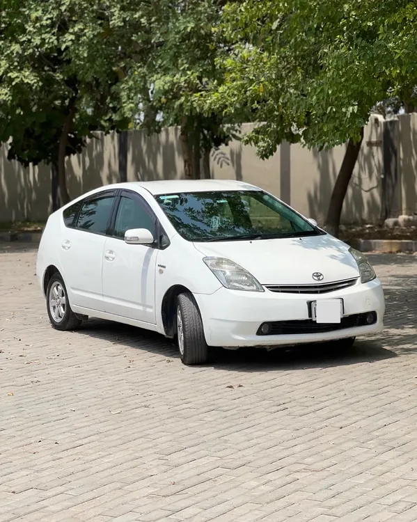 Toyota Prius 2011 for Sale in Peshawar Image-1
