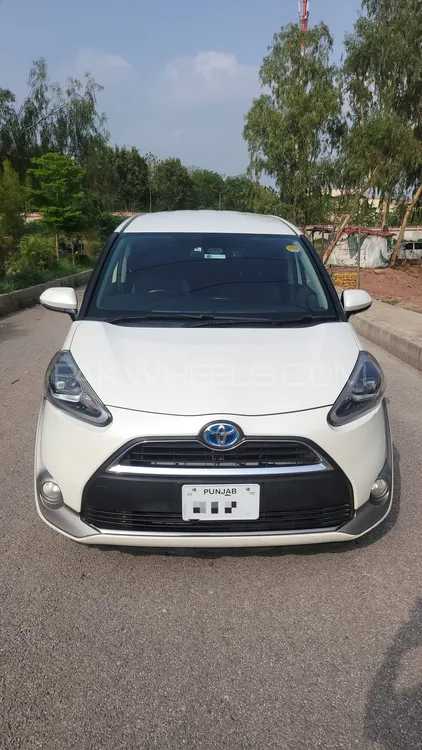 Toyota Sienta 2018 for Sale in Islamabad Image-1
