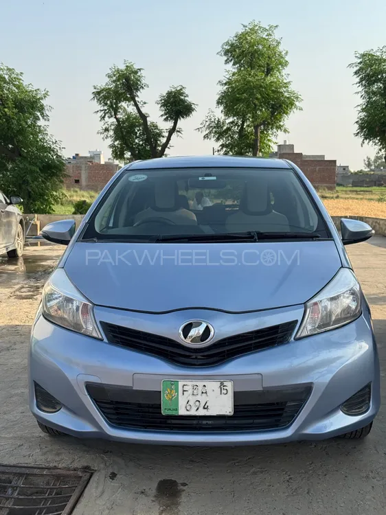 Toyota Vitz 2013 for Sale in Shakargarh Image-1
