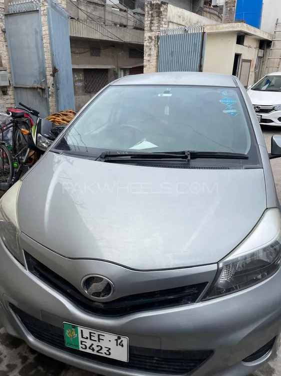 Toyota Vitz 2014 for Sale in Sialkot Image-1