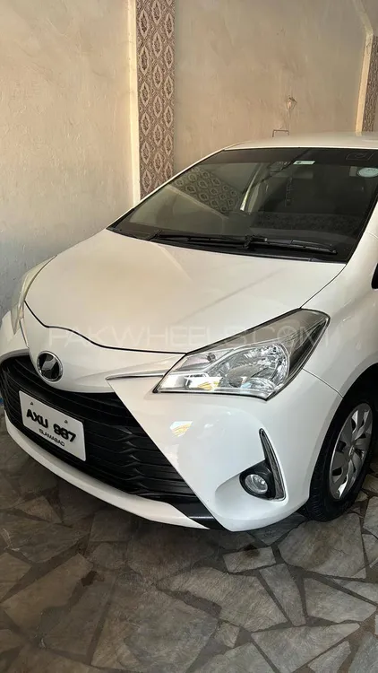 Toyota Vitz 2017 for Sale in Mardan Image-1
