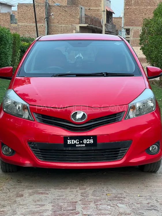 Toyota Vitz 2012 for Sale in Multan Image-1