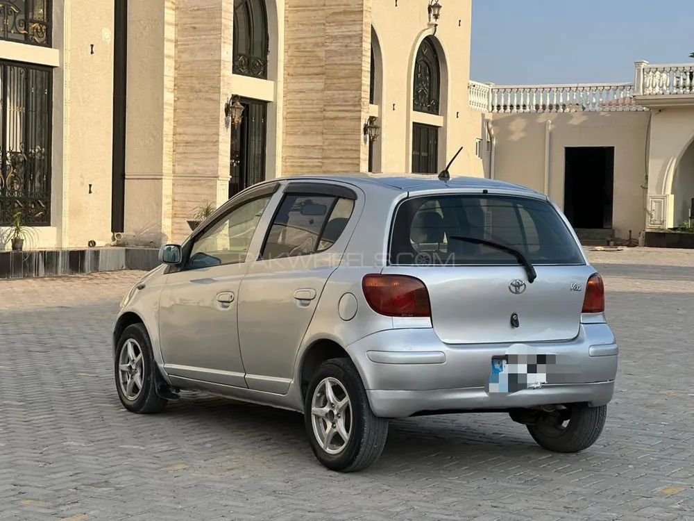 Toyota Vitz 2004 for Sale in Islamabad Image-1