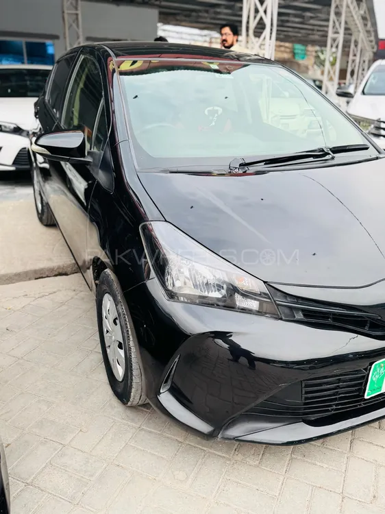 Toyota Vitz 2015 for Sale in Peshawar Image-1