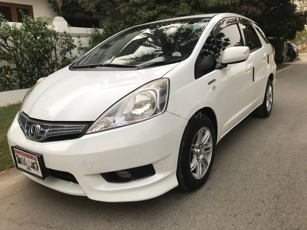 Honda Fit 2013 for Sale in Karachi Image-1