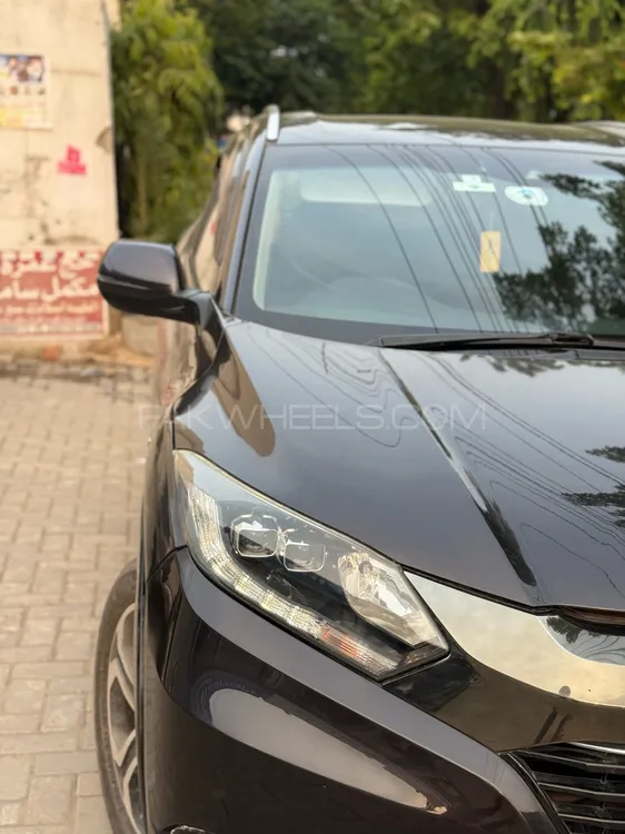 Honda Vezel 2017 for Sale in Lahore Image-1