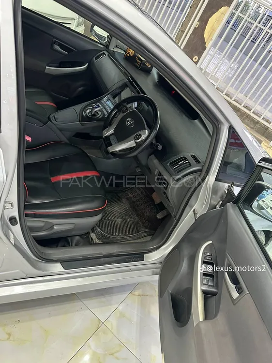 Toyota Prius 2011 for Sale in Peshawar Image-1