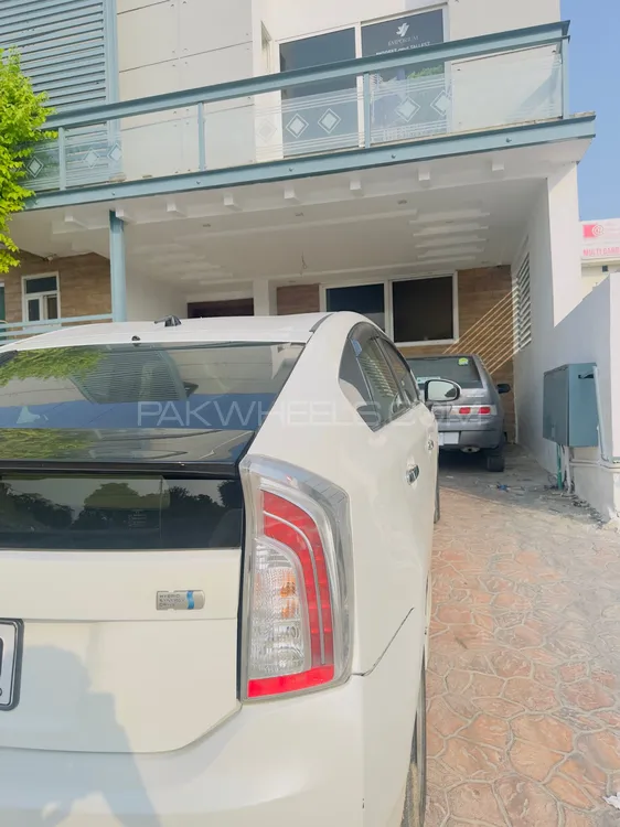 Toyota Prius 2017 for Sale in Islamabad Image-1