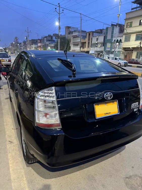 Toyota Prius 2011 for Sale in Karachi Image-1