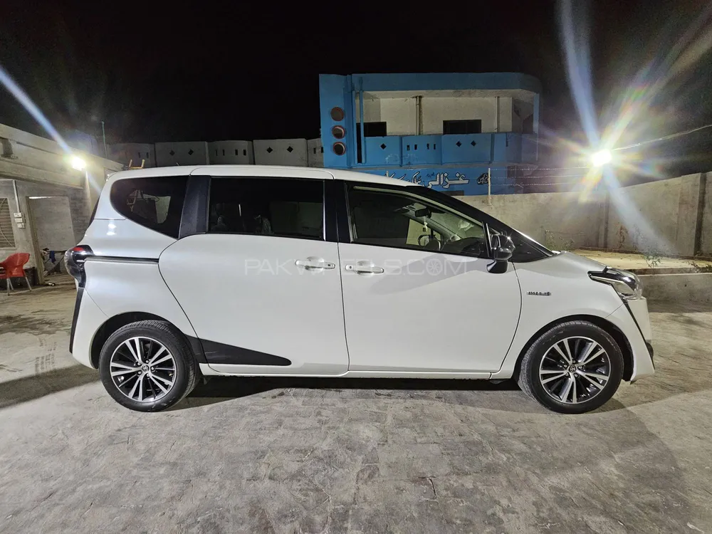 Toyota Sienta 2018 for Sale in Narowal Image-1
