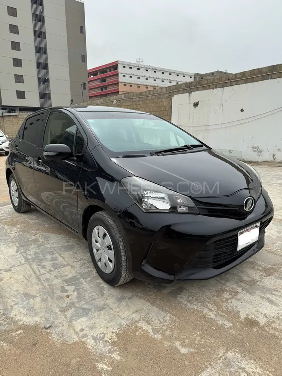 Toyota Vitz 2014 for Sale in Karachi Image-1