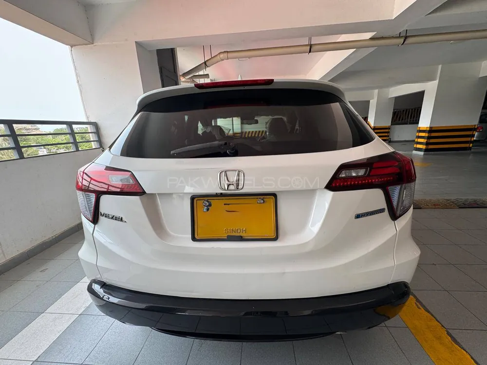 Honda Vezel 2014 for Sale in Karachi Image-1