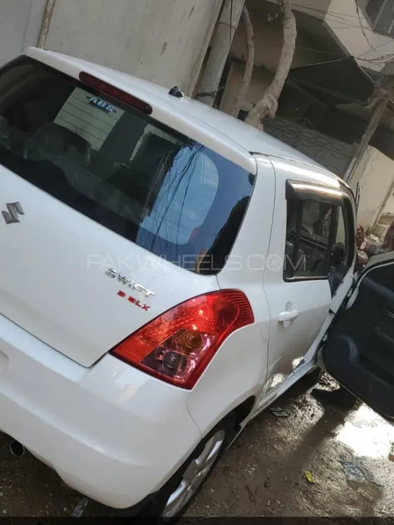 Suzuki Swift 2015 for Sale in Karachi Image-1