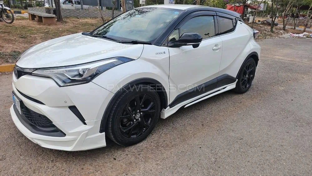 Toyota C-HR 2017 for Sale in Islamabad Image-1