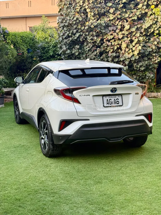 Toyota C-HR 2017 for Sale in Islamabad Image-1