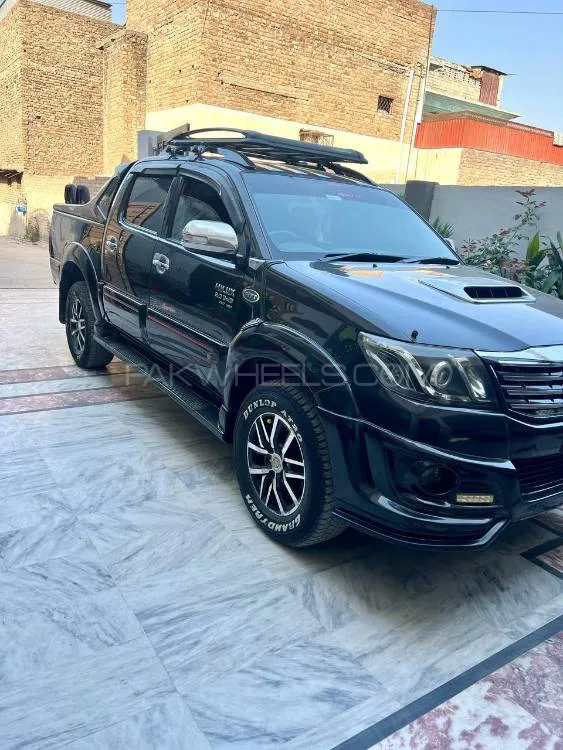 Toyota Hilux 2011 for Sale in Peshawar Image-1