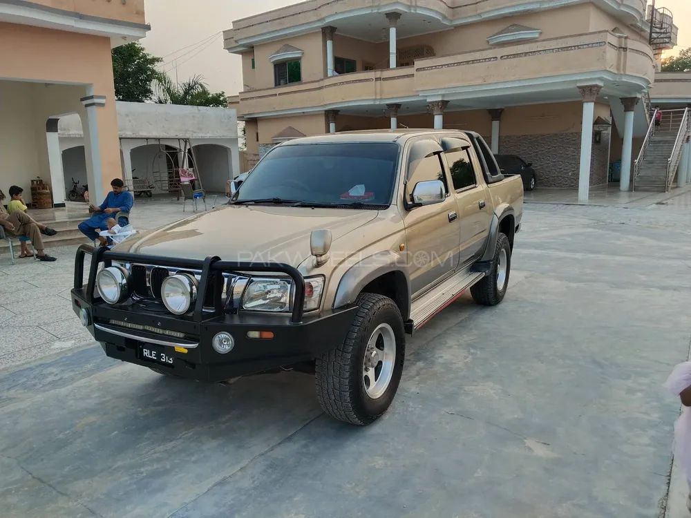 Toyota Hilux 2003 for Sale in Kallar Kahar Image-1