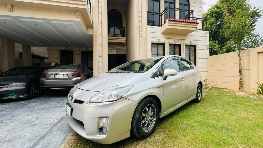 Toyota Prius 2011 for Sale in Lahore Image-1