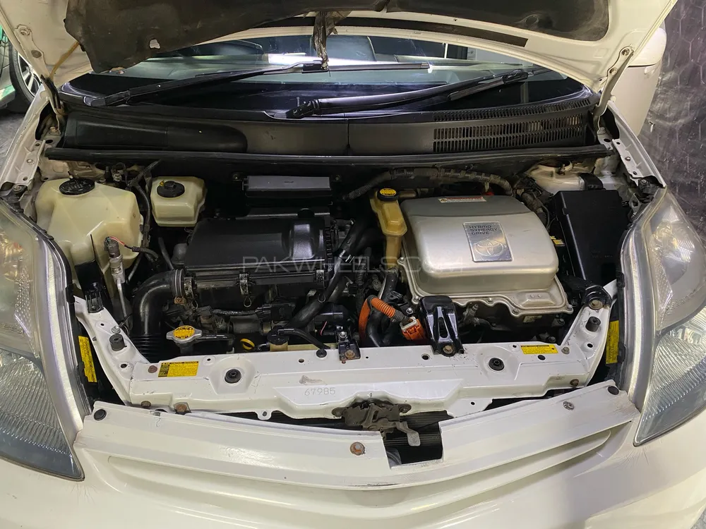 Toyota Prius 2011 for Sale in Islamabad Image-1