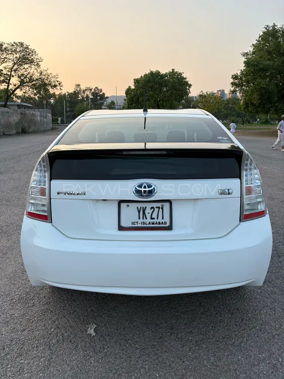 Toyota Prius 2010 for Sale in Islamabad Image-1