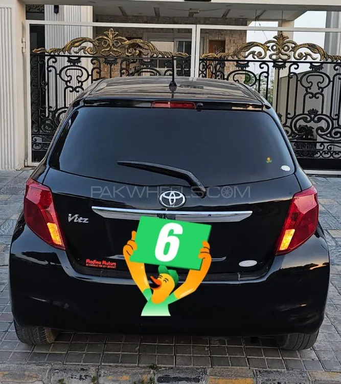 Toyota Vitz 2011 for Sale in Islamabad Image-1