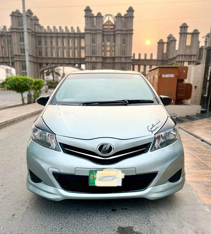 Toyota Vitz 2011 for Sale in Gujranwala Image-1