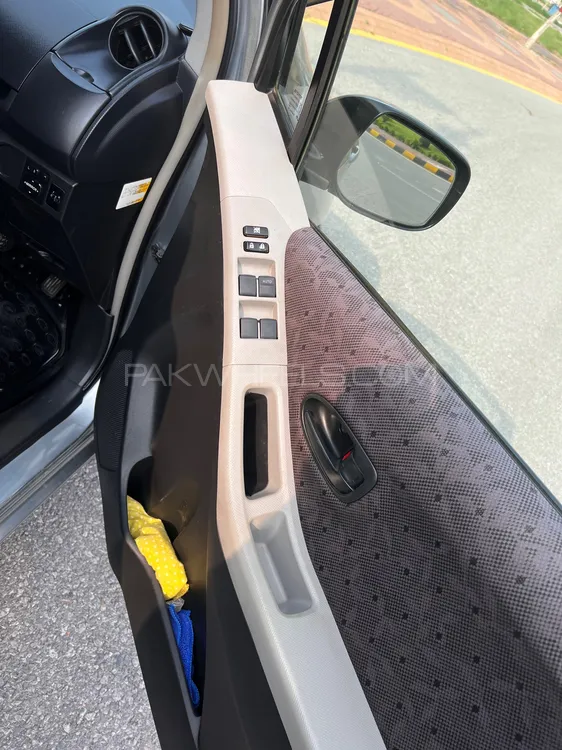 Toyota Vitz 2008 for Sale in Attock Image-1