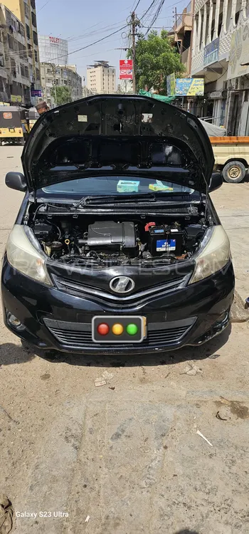 Toyota Vitz 2011 for Sale in Karachi Image-1