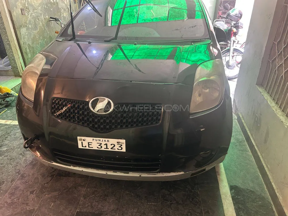 Toyota Vitz 2006 for Sale in Lahore Image-1