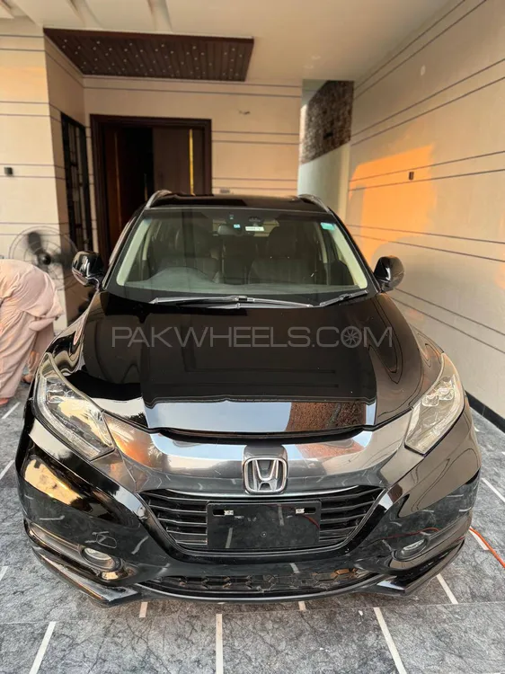 Honda Vezel 2014 for Sale in Faisalabad Image-1