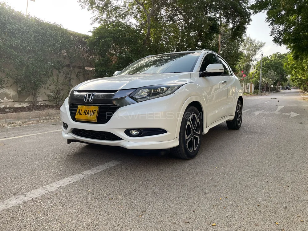 Honda Vezel 2015 for Sale in Karachi Image-1
