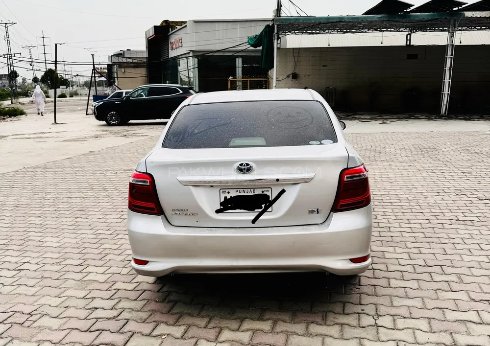 Toyota Corolla Axio 2018 for Sale in Peshawar Image-1