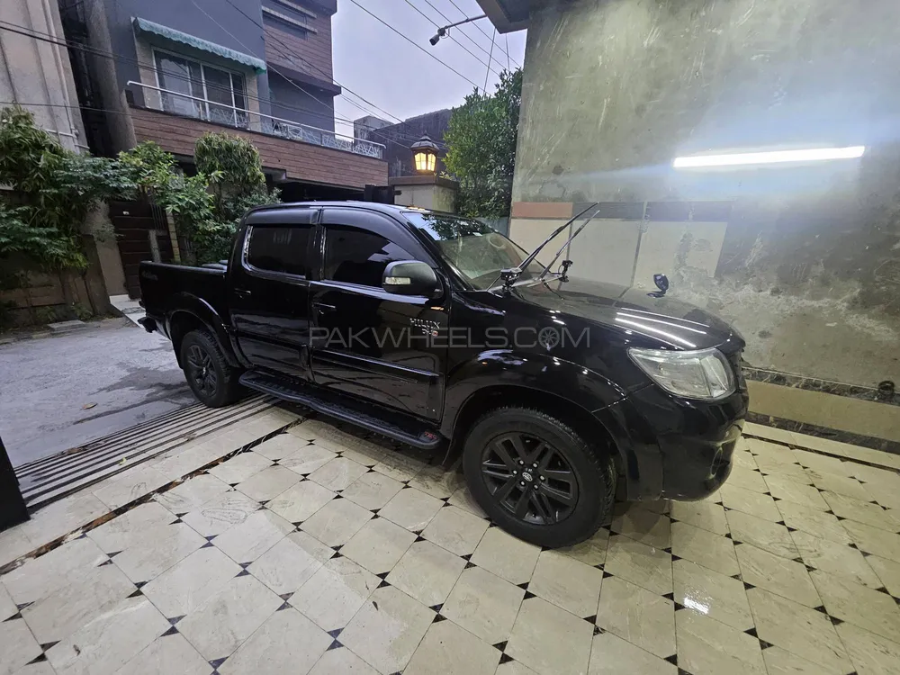 Toyota Hilux 2012 for Sale in Lahore Image-1