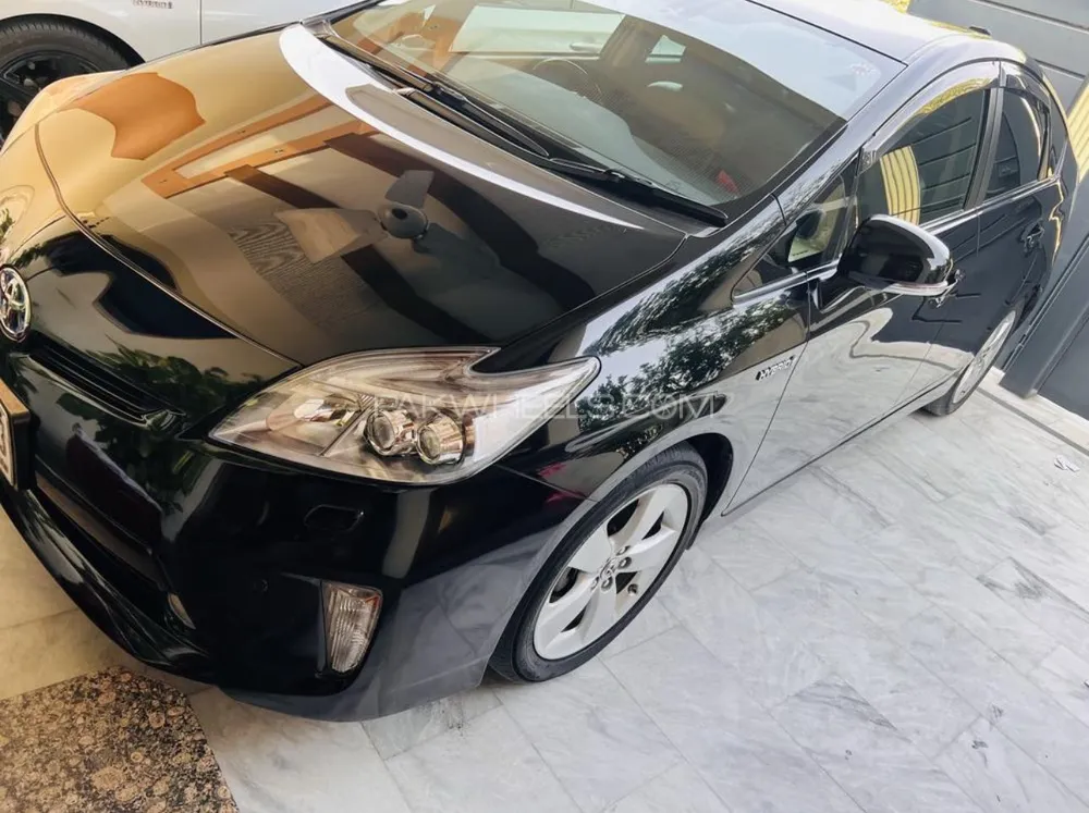 Toyota Prius 2013 for Sale in Lahore Image-1