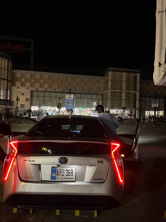 Toyota Prius 2017 for Sale in Islamabad Image-1