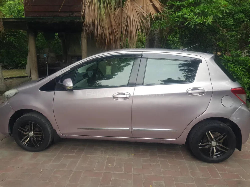 Toyota Vitz 2011 for Sale in Lahore Image-1