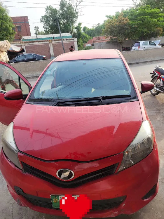 Toyota Vitz 2012 for Sale in Faisalabad Image-1