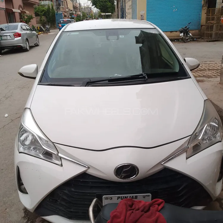 Toyota Vitz 2017 for Sale in Lahore Image-1