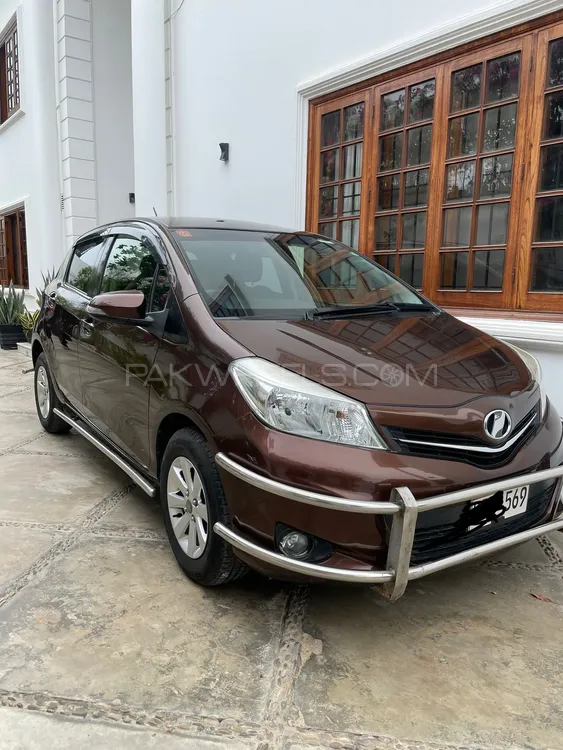 Toyota Vitz 2012 for Sale in Karachi Image-1