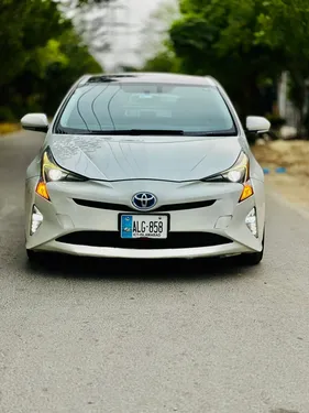 Toyota Prius S 2016