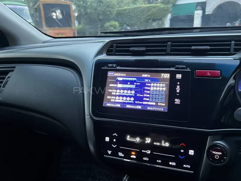 Honda Grace Hybrid 2015 for Sale in Lahore Image-1