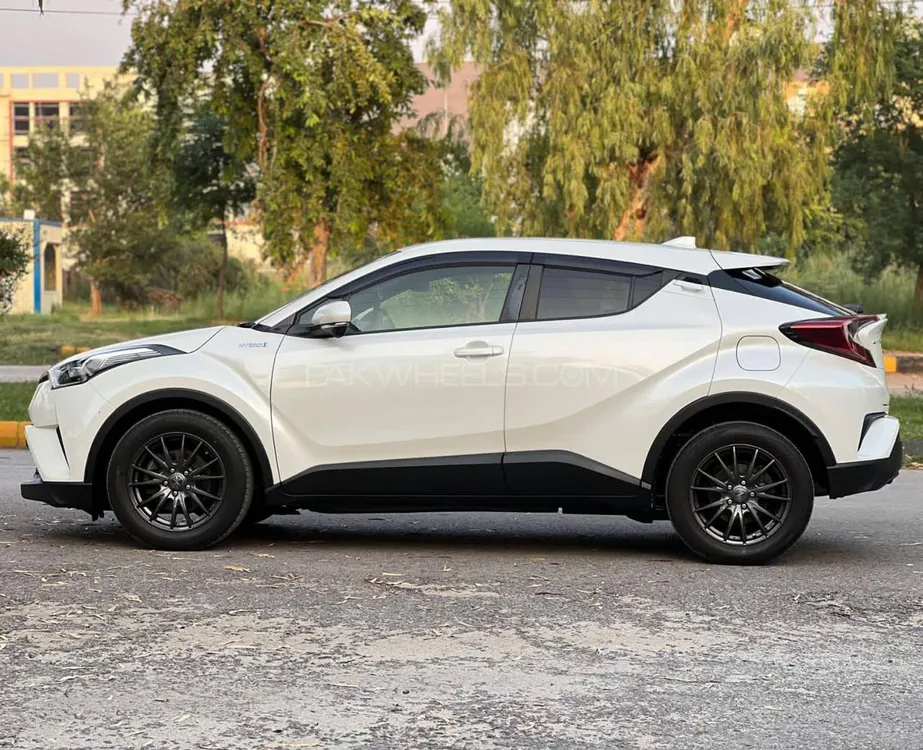 Toyota C-HR 2018 for Sale in Rawalpindi Toyota C-HR 2018 for Sale in Rawalpindi Image-4