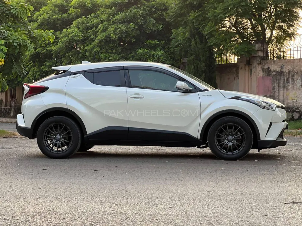 Toyota C-HR 2018 for Sale in Rawalpindi Toyota C-HR 2018 for Sale in Rawalpindi Image-5