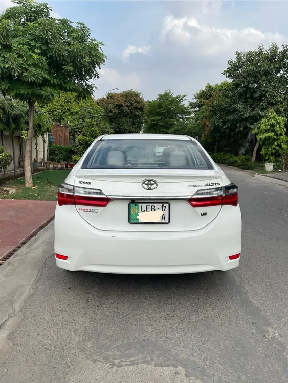 Toyota Corolla 2017 for Sale in Faisalabad Image-1