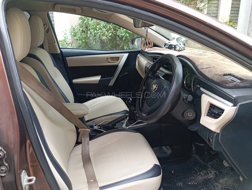 Toyota Corolla 2016 for Sale in Karachi Image-1