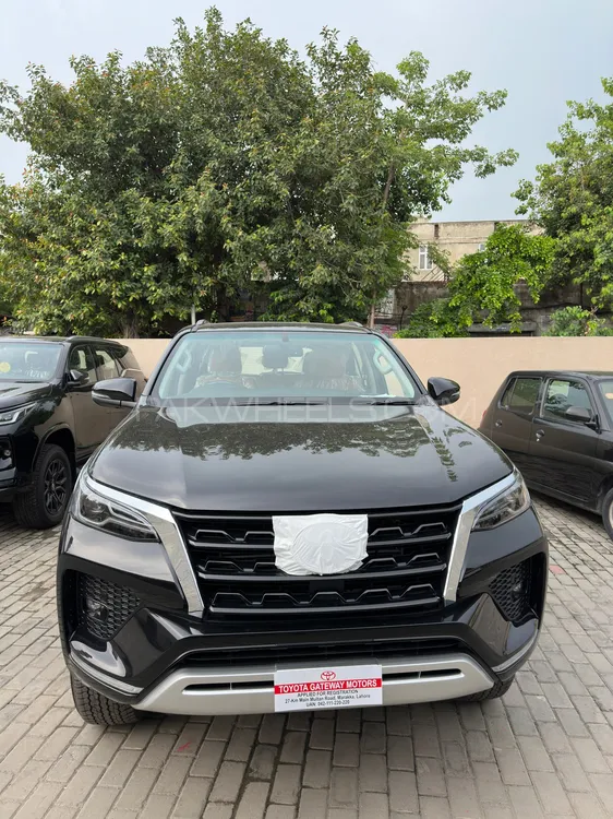 Toyota Fortuner 2025 for Sale in Lahore Image-1