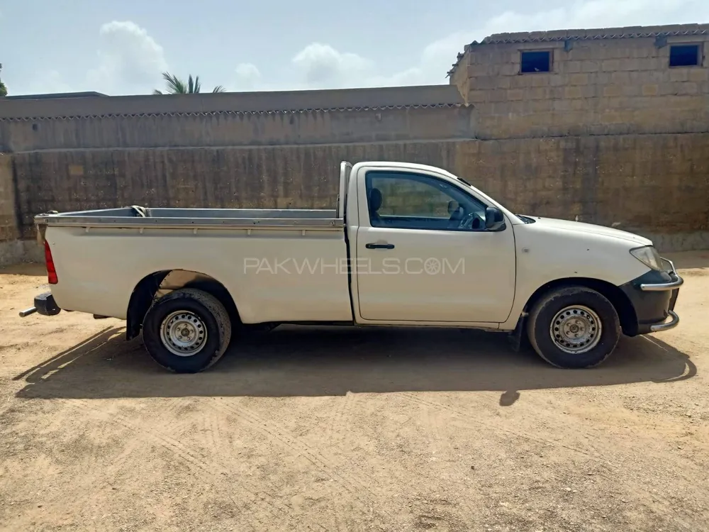 Toyota Hilux 2011 for Sale in Karachi Image-1