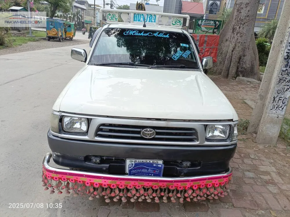 Toyota Hilux 2003 for Sale in Gujranwala Image-1